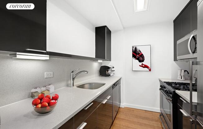 2 beds, 1 bath, $4,333, Unit 10J