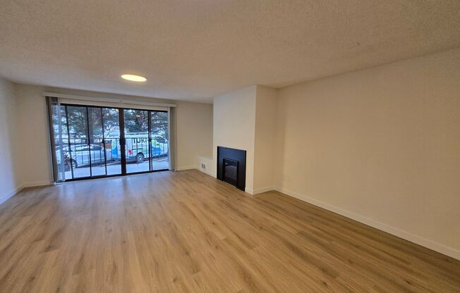 2 beds, 1 bath, 950 sqft, $2,195, Unit 108