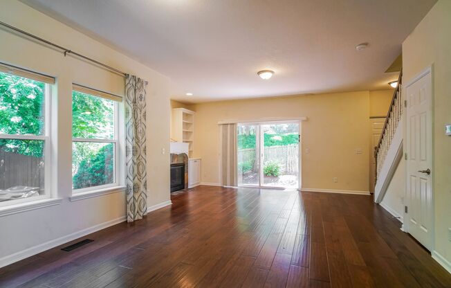 Multnomah Village 3BR 2.5bth Townhome | A/C, Garage, Small Yard & Near Parks + Trader Joe’s