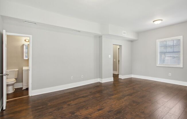 Large 3BR/2.5BA Two Story House Near Downtown Savannah
