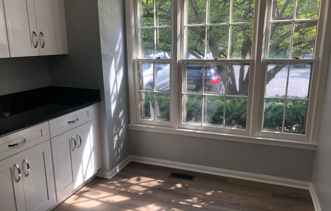 Updated Townhome Close to METRO