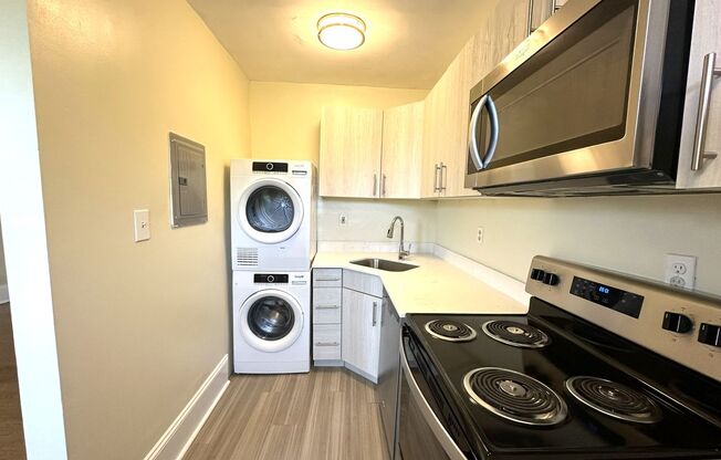 Studio, 1 bath, 450 sqft, $958, Unit Apt 307