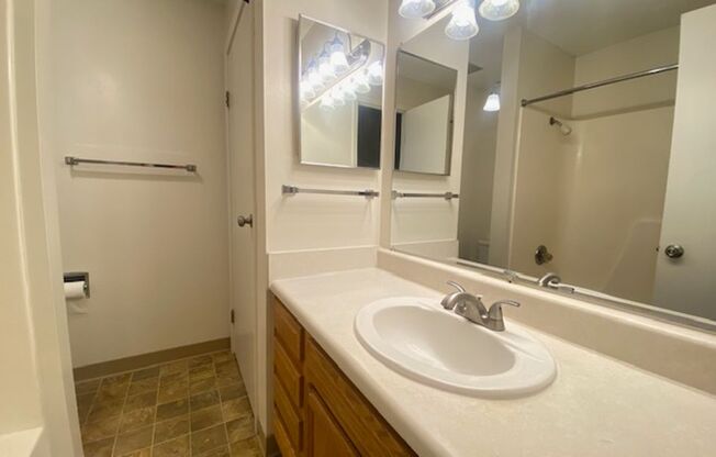 2 beds, 2 baths, 1,005 sqft, $1,075, Unit 1523-11