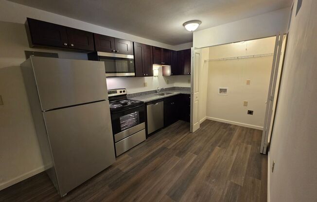 2 beds, 1 bath, 800 sqft, $1,095, Unit 190204