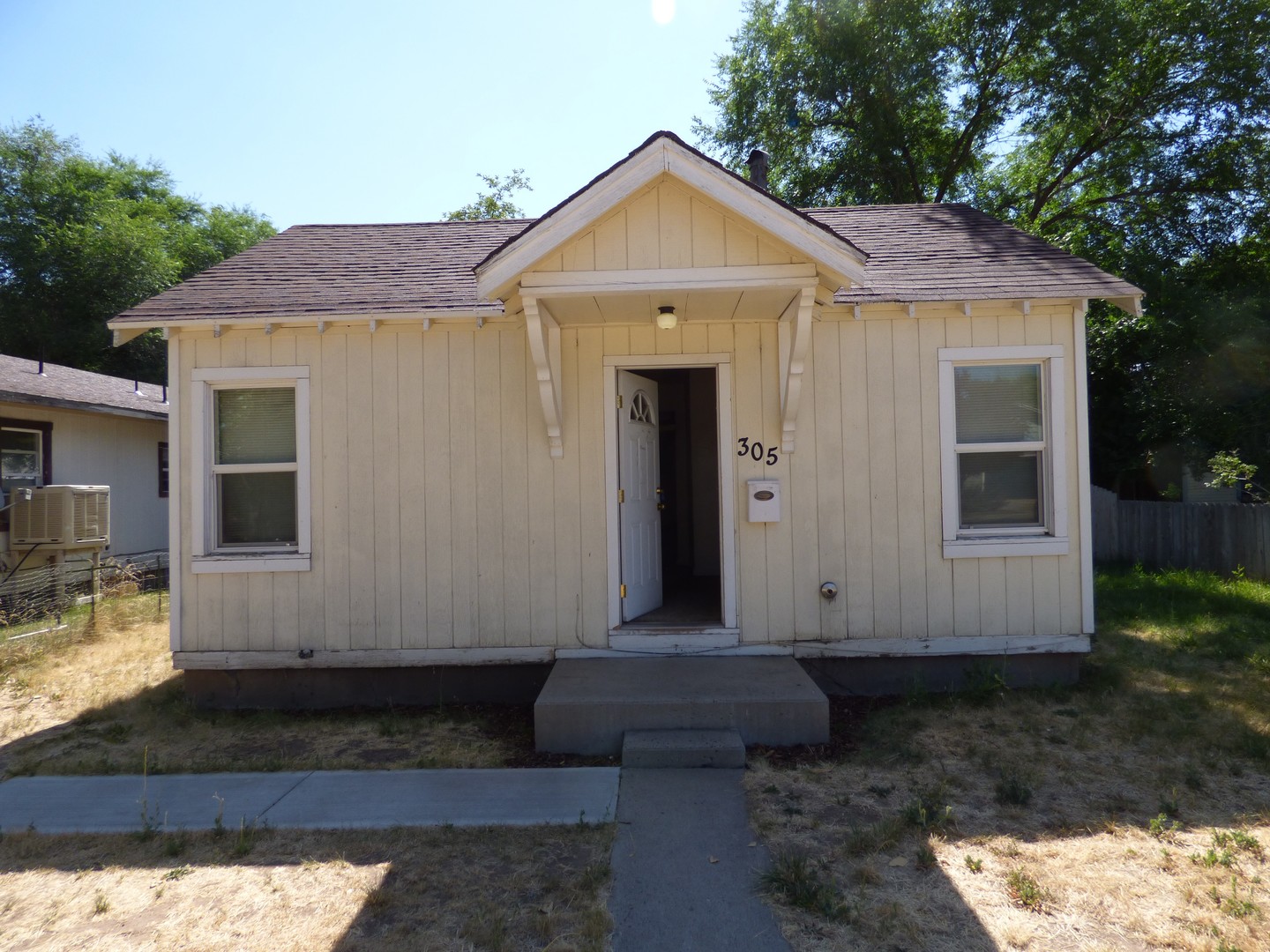 2br/1 Bath Home in Town