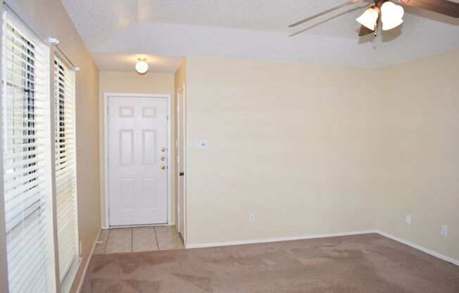 7009-7011 Overton Park