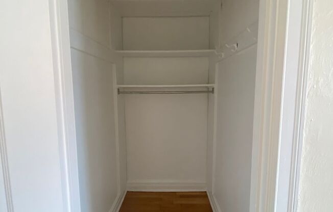 Studio, 1 bath, 294 sqft, $1,415, Unit New King Edward  4A3