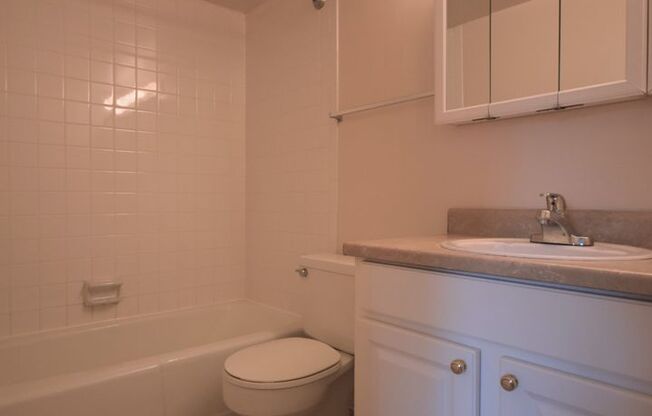 2 beds, 1 bath, 874 sqft, $1,445, Unit P-11