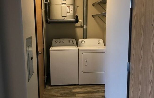 2 beds, 1 bath, 852 sqft, $1,400, Unit 1-205E