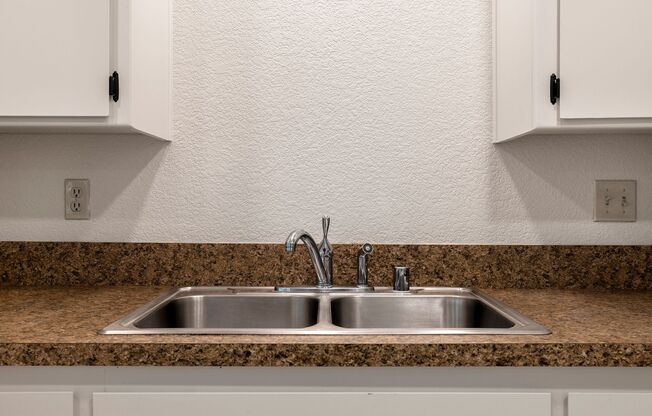 2 beds, 2 baths, 867 sqft, $1,695, Unit 142