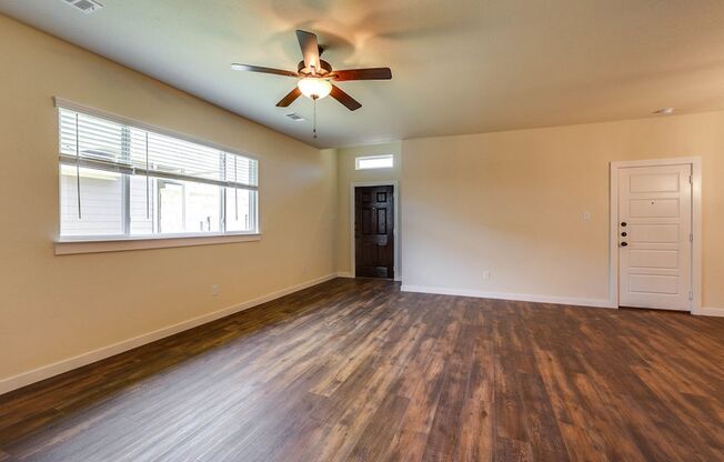 AVAILABLE NOW! GORGEOUS 4 BEDROOM DUPLEX LOCATED IN MIDLOTHIAN ISD!