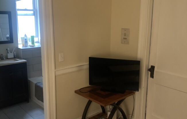 1 bed, 1 bath, $2,900, Unit 15