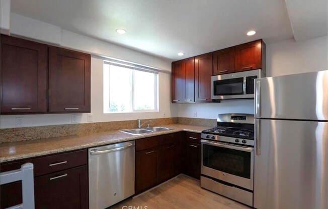 1 bed, 1.5 baths, 750 sqft, $2,500, Unit 7