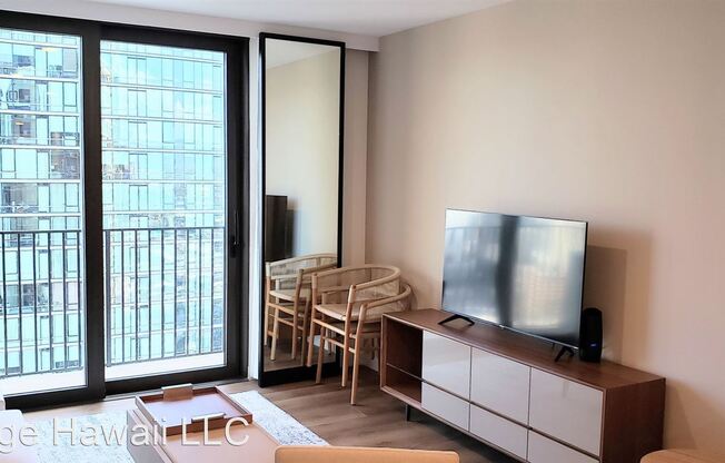 987 Queen Street, Unit 3510