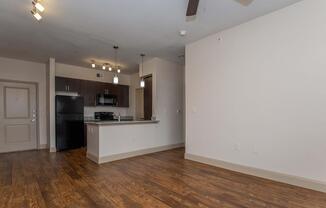 1 bed, 1 bath, 661 sqft, $1,200