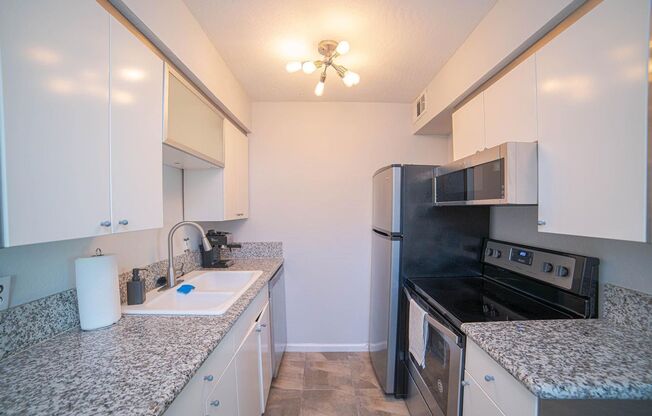 2 beds, 1 bath, 750 sqft, $1,299, Unit 15