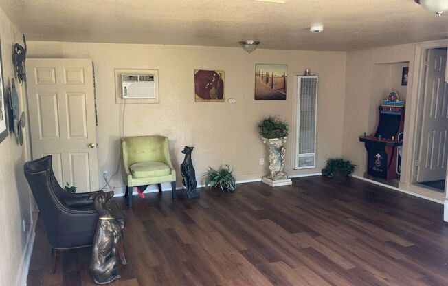 Charming 1-Bedroom Home with Modern Updates in Sacramento