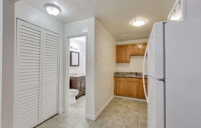 Studio, 1 bath, 300 sqft, $1,300, Unit 7