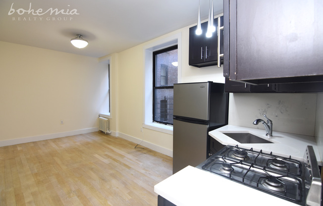 1 bed, 1 bath, $2,350, Unit B3