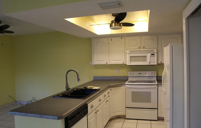 Spacious Townhome in Pelican Bay!