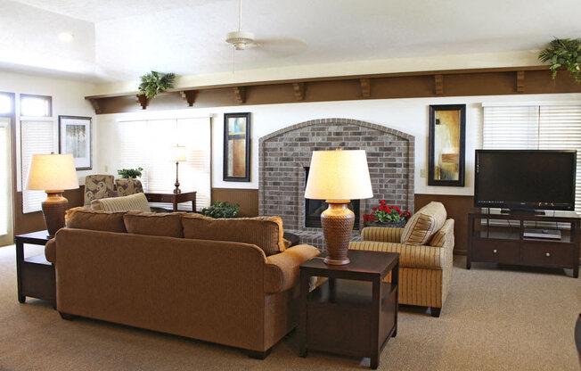 Relaxing Clubhouse With TV And Fireplace at Colonial Pointe at Fairview Apartments, Bellevue