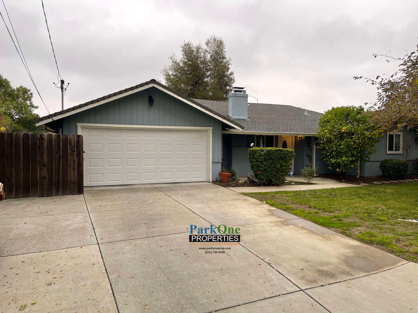 Great Pleasant Hill Location, Near Freeway, Shopping and Dining With Additional Detached Garage!