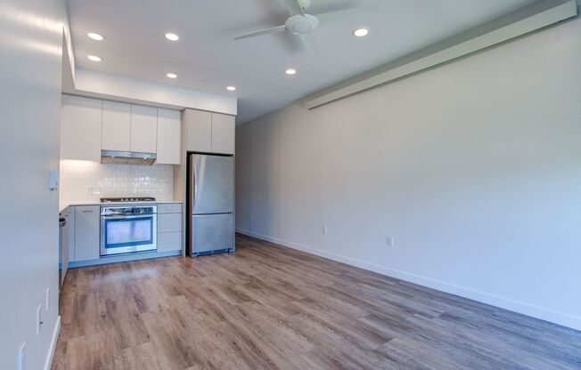 1 bed, 1 bath, 560 sqft, $1,395, Unit 204