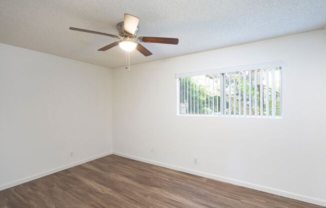 *OPEN HOUSE: 6/7 1:30-2:30PM*  Pacific Beach 2 Br with Assigned Parking and Patio!