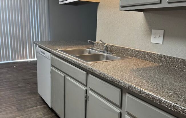 2 beds, 2 baths, 1,070 sqft, $1,675, Unit 18-201