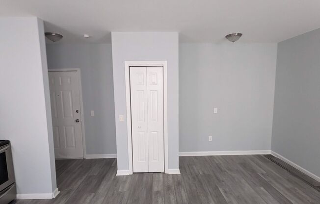 1 bed, 1 bath, 700 sqft, $1,400, Unit 45-303