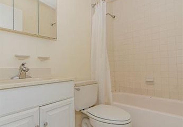 Studio, 1 bath, 500 sqft, $2,375, Unit 913