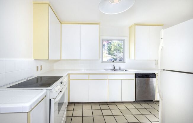 Spacious 3 Bed, 3 Bath Home in Excellent Location- Flexible Lease