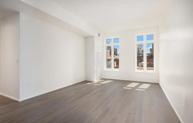 543 W 122 ST