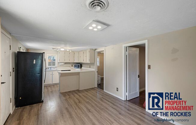 2 Bed, 2 Bath with Yard, Parking & Laundry – Pet Friendly