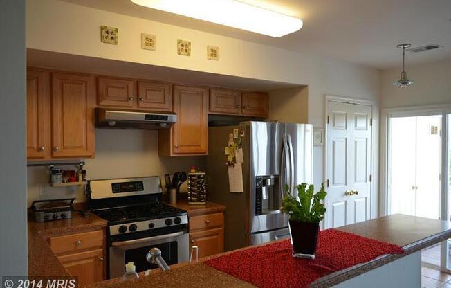 Beautiful sun-filled 3 br, 2.5 bath townhouse/condo