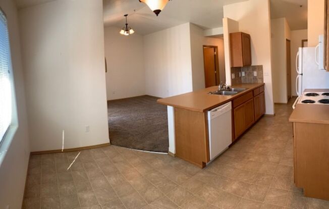 2 beds, 1 bath, 889 sqft, $1,295, Unit 18