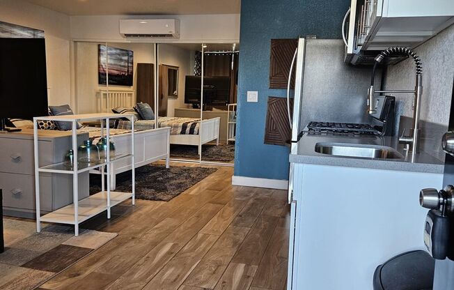 Studio, 1 bath, 400 sqft, $1,195, Unit #14