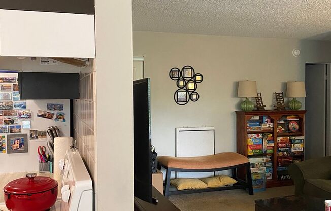 2 beds, 1 bath, 840 sqft, $1,595, Unit 301 BR