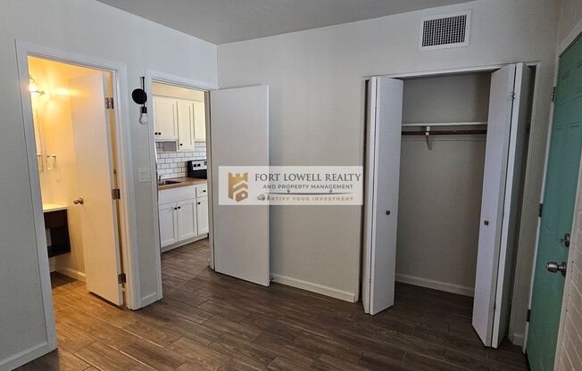 1 bed, 1 bath, $1,050, Unit Jones 1010 C