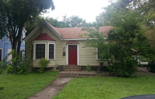 UT PRE-LEASE: Charming home 2 blocks from UT, Wood Floors, Updated kitchen, Walk/Bike to Campus