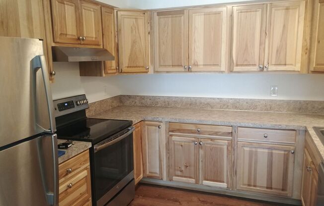 2 beds, 1 bath, 800 sqft, $1,400, Unit A