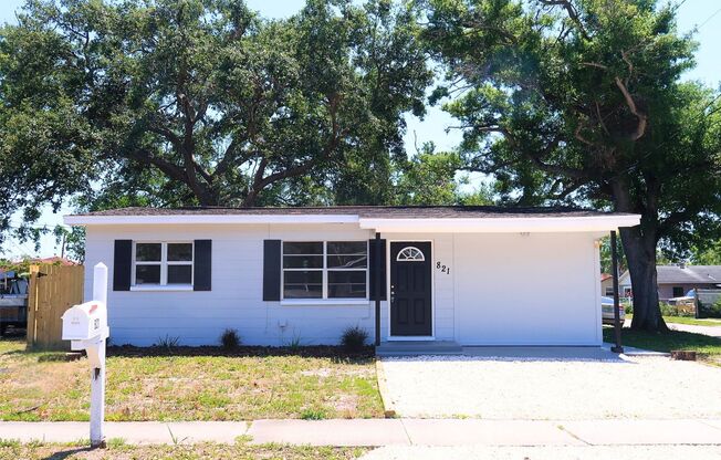 821 14th Ave NW Largo, FL 33770 MOVE IN SPECIAL!! Waived $350 Cleaning Fee!!!!!
