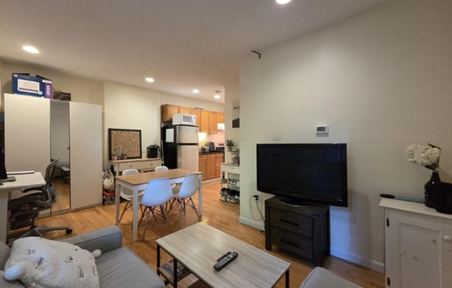 26 UNITY ST