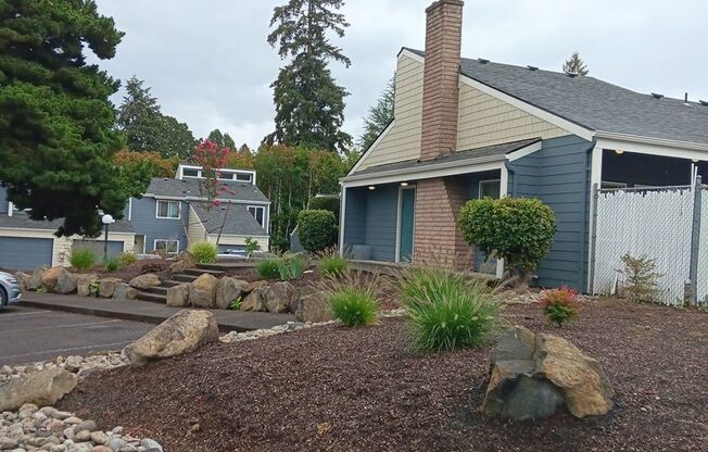 2 beds, 1.5 baths, 1,050 sqft, $2,049, Unit 214-776C