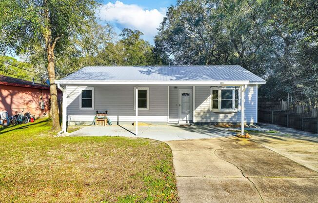 AVAILABLE NOW!! 3/2 just minutes from the beach and downtown!