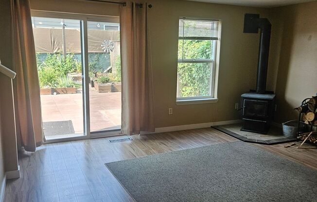 Spacious 3 bedroom 2.5 bath in Hillsboro