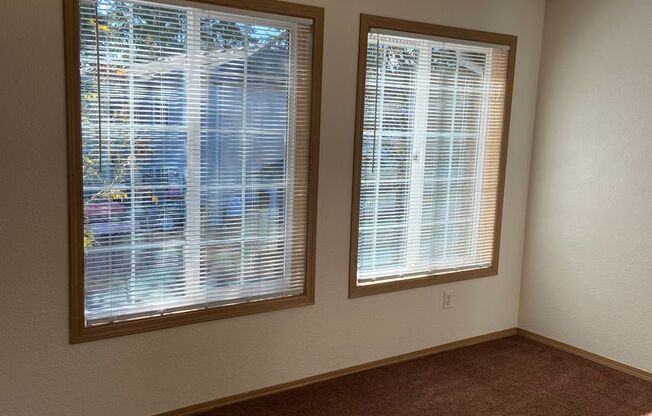 3 beds, 1.5 baths, 1,100 sqft, $1,325, Unit 125