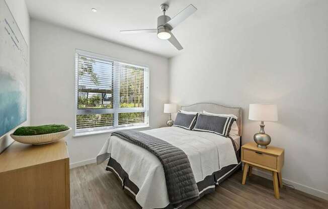 Bedroom with a bed at Bayview Apartments, Emeryville, California