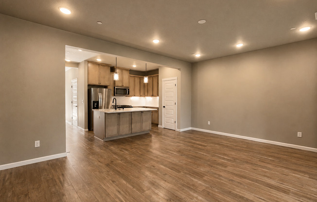 Luxury Townhome for Lease at the Courtyards at Hidden Crest - 13219 NE 71st Pl
