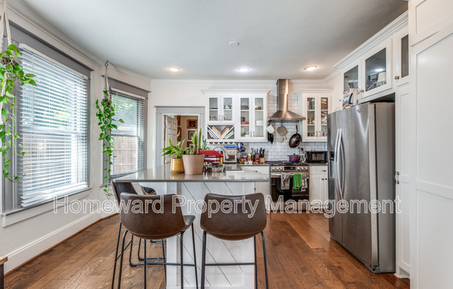 615 N CARROLL AVE